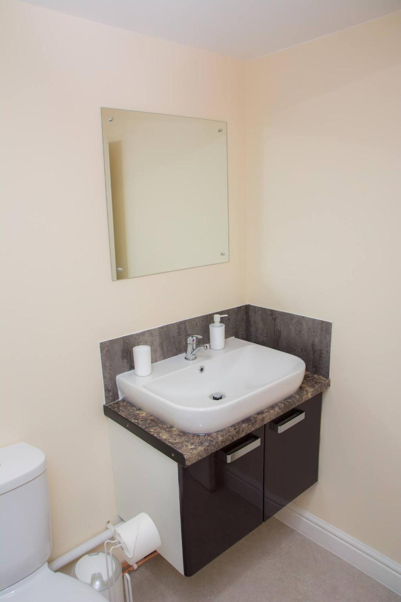 Orange Lilly In Stroud With Free Parking Apartment ภายนอก รูปภาพ