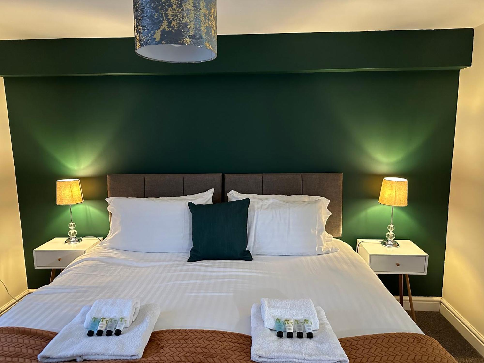 Orange Lilly In Stroud With Free Parking Apartment ภายนอก รูปภาพ