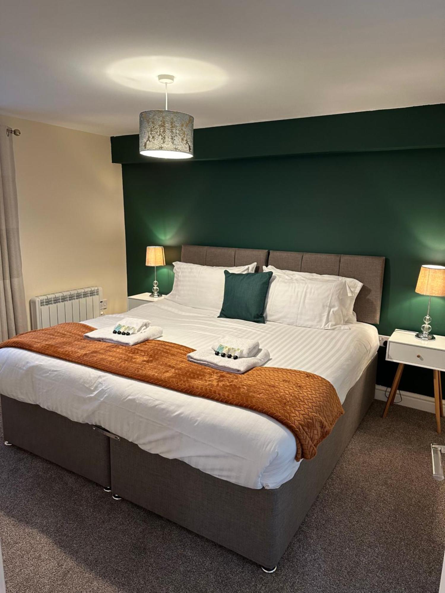 Orange Lilly In Stroud With Free Parking Apartment ภายนอก รูปภาพ