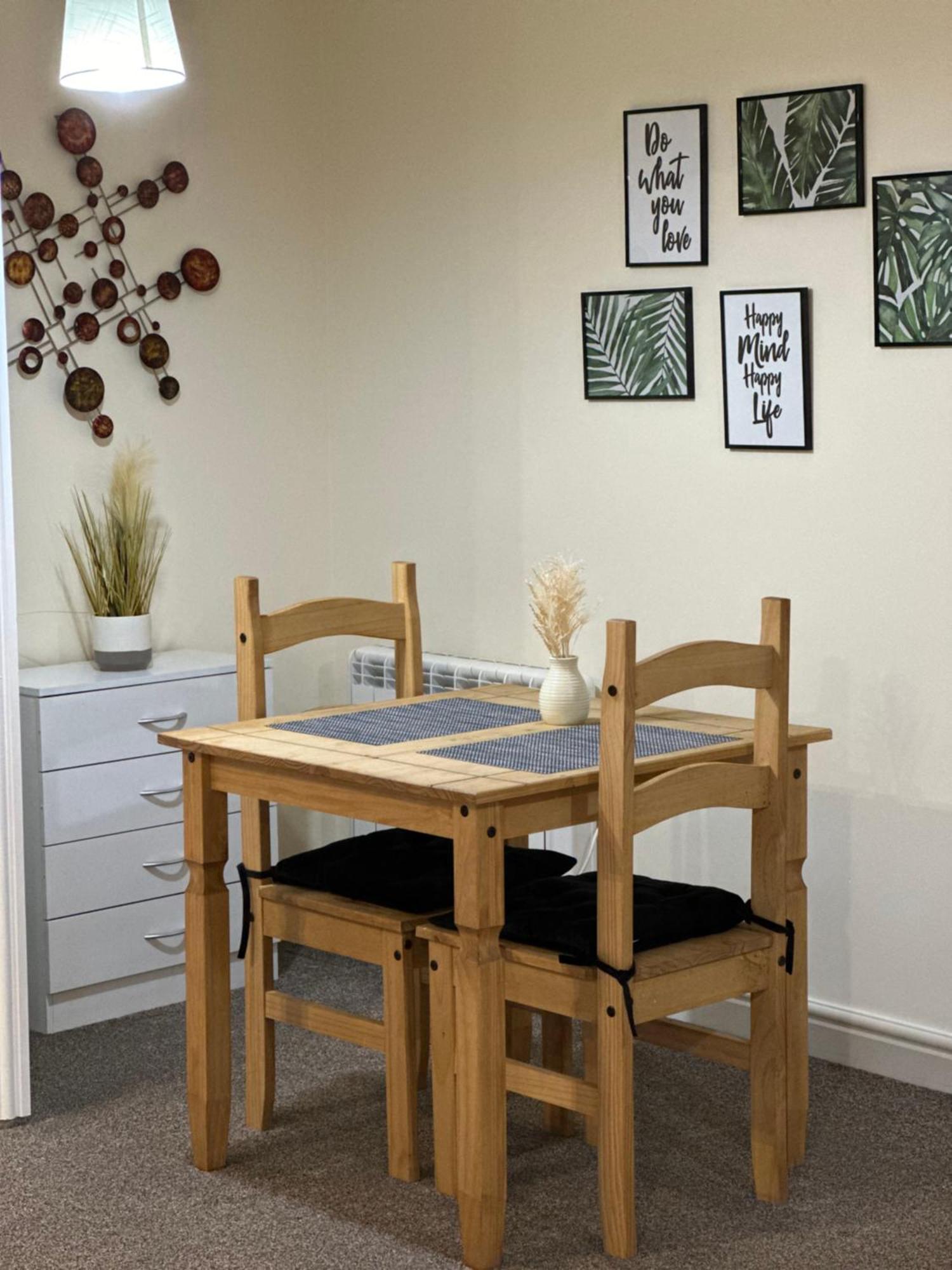 Orange Lilly In Stroud With Free Parking Apartment ภายนอก รูปภาพ