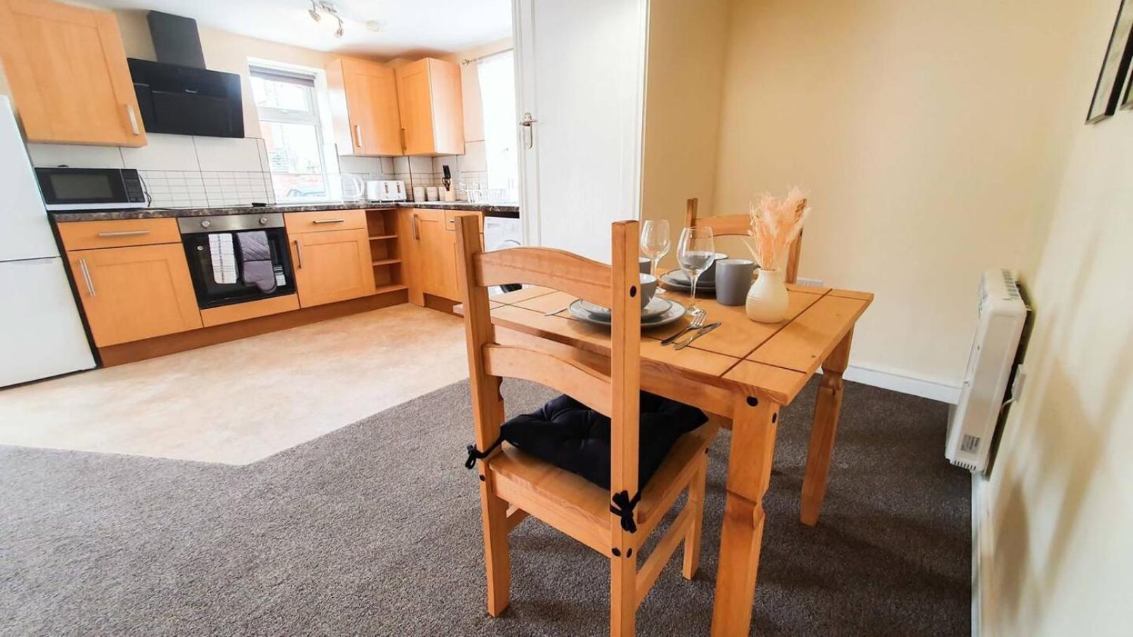 Orange Lilly In Stroud With Free Parking Apartment ภายนอก รูปภาพ